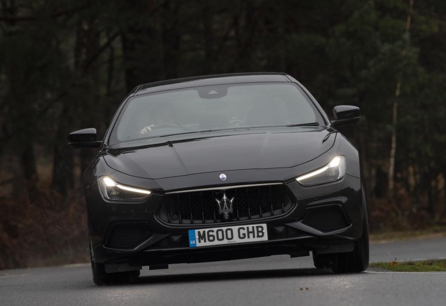  Maserati Ghibli GranSport Nerissimo Pack 2018 года  (UK) (фото 17 из 20)